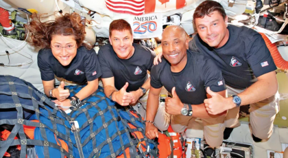 আর্টেমিস-২ অভিযান সফলভাবে শেষ: চাঁদপথ ঘুরে পৃথিবীতে ফিরলেন চার নভোচারী