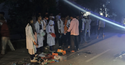 ফোন নম্বর ও ফেসবুক আইডি না দেয়ায় শিক্ষার্থীদের ওপর হামলা