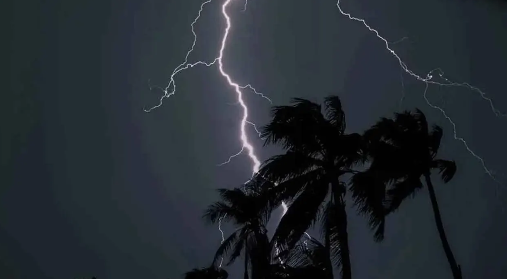 রাতে ৬০ কিলোমিটার বেগে ঝড় হতে পারে যেসব অঞ্চলে