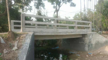 ৭০ বছরের পুরনো কাঠামোয় নতুন সেতু: স্থায়িত্ব নিয়ে চরম শঙ্কা