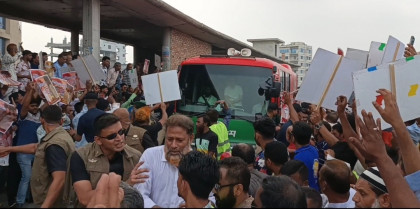 প্রধানমন্ত্রীর গাড়িবহর থামিয়ে বিএনপি নেতার মুক্তির দাবিতে বিক্ষোভ