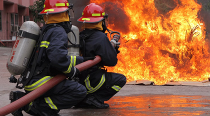 বনানীর বহুতল ভবনে আগুন, নিয়ন্ত্রণে ৫ ইউনিটের চেষ্টা