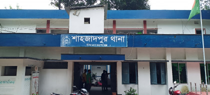 সিরাজগঞ্জ শাহজাদপুর থানায় ছাত্রদল নেতাদের হামলা ও ফোন ভাঙচুর