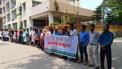 খুলনায় চিকিৎসক হয়রানির প্রতিবাদে ঝিনাইদহে বিক্ষোভ সমাবেশ