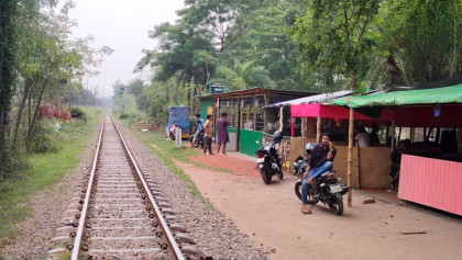 রেললাইন দখল করে ছাত্রদল নেতার হোটেল নির্মাণ, এজাহার দিলেও থানা থেকে নথি গায়েব