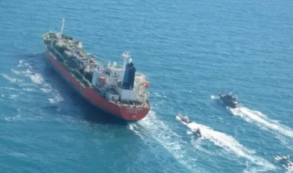 মার্কিন অবরোধ ভেঙে ইরানের জলসীমায় পৌঁছাল তেলবাহী জাহাজ