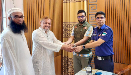 চুরি যাওয়া মাইক্রোবাস ফেরত পেল মালিক