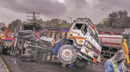 ভারতের উত্তর প্রদেশে সড়ক দুর্ঘটনায় শিশুসহ ১১ জনের মৃত্যু