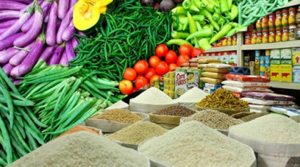 নিত্যপণ্যের ঊর্ধ্বগতিতে চাপে নিম্ন ও মধ্যবিত্তরা 