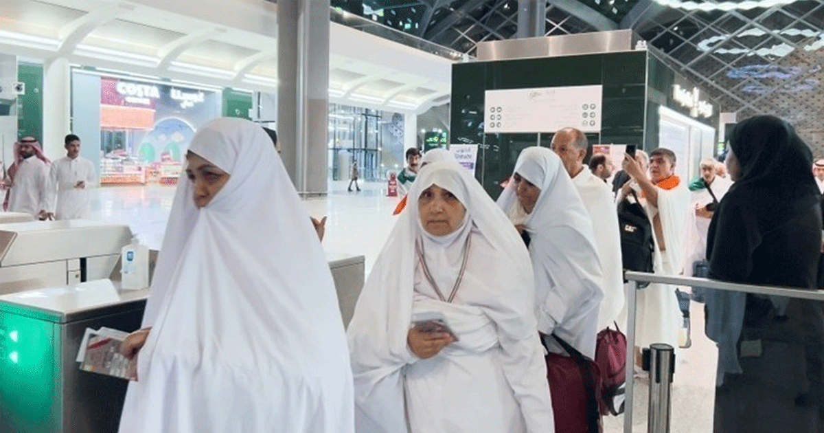 যুদ্ধের ডামাডোল পেরিয়ে হজে যাচ্ছেন ৩০ হাজার ইরানি 