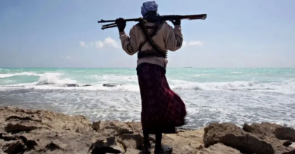 সোমালিয়া উপকূলে তেলবাহী জাহাজ ছিনতাই, ১৭ নাবিক জিম্মি

