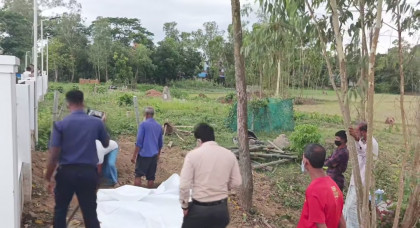 মিরসরাইয়ে ২৩ দিন পর কবর থেকে লাশ উত্তোলন, ময়নাতদন্তে পাঠানো হয়েছে 