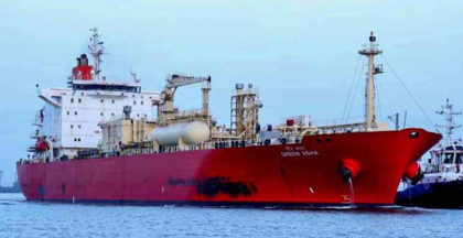 হরমুজে জাহাজে গুলি, অল্পের জন্য রক্ষা পেল ভারতীয় ১৭ নাবিক

