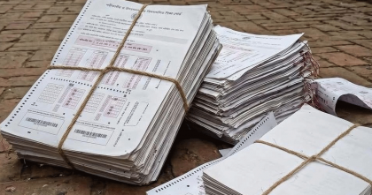 রাস্তায় পড়ে ছিল এসএসসি পরীক্ষার তিন বান্ডিল খাতা, উদ্ধার করে থানায় জমা