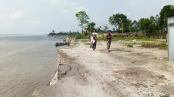 অসময়ে ভাঙন, টানা বৃষ্টিতে আতঙ্কে যমুনা পাড়ের মানুষ