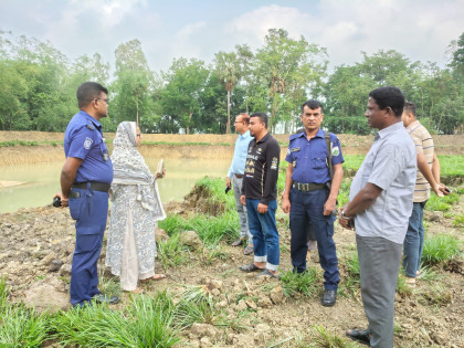 শাজাহানপুরে খাস জমি থেকে মাটি কাটায় জরিমানা