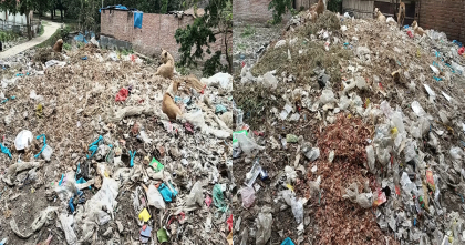 চাঁপাইনবাবগঞ্জে ৩০ বছরের বর্জ্যস্তুপে জনদুর্ভোগ; অপসারণে নেই কার্যকর উদ্যোগ 