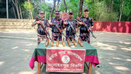 চাঁপাইনবাবগঞ্জ সীমান্তে ২৭ বোতল ভারতীয় মদ জব্দ