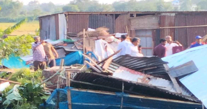 কালবৈশাখী ঝড়ে টিনের চালে চাপা পড়ে একজনের মৃত্যু