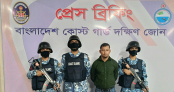 ভোলায় লঞ্চে অভিযান: অস্ত্র-গুলি ও গাঁজাসহ ‘কুখ্যাত’ সন্ত্রাসী জাকির আটক

