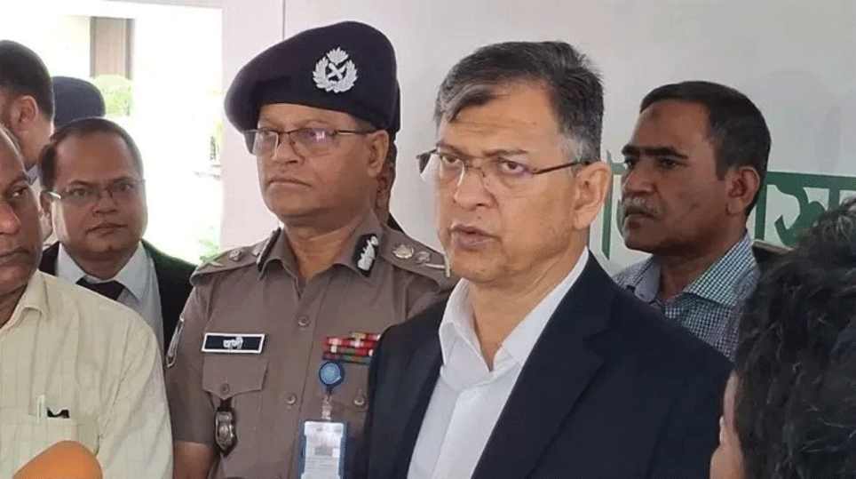 অবৈধ অস্ত্র উদ্ধারে ডিসিদের তৎপর হওয়ার নির্দেশ স্বরাষ্ট্রমন্ত্রীর