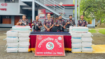 সোনামসজিদ সীমান্তে ভারতীয় ট্রাকসহ ৫৯৩৫ বোতল নেশাজাতীয় সিরাপ জব্দ