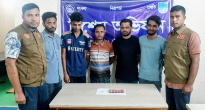আশুলিয়ায় ডিবি পুলিশের অভিযানে মাদকসহ পাঁচজন গ্রেফতার
