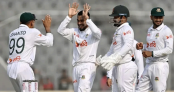 বাজে বোলিংয়ে হতাশায় দিন শেষ করলো বাংলাদেশ 