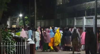 ছাত্ররাজনীতি নিষিদ্ধের দাবিতে মধ্যরাতে ইডেন কলেজে বিক্ষোভ