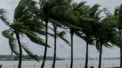 সন্ধ্যার মধ্যে ৮ জেলায় ঝড়-বৃষ্টির শঙ্কা, নদীবন্দরে সতর্কসংকেত