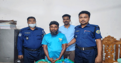 পটুয়াখালীতে ১ কেজি ২০০ গ্রাম গাঁজাসহ মাদক ব্যবসায়ী গ্রেপ্তার 