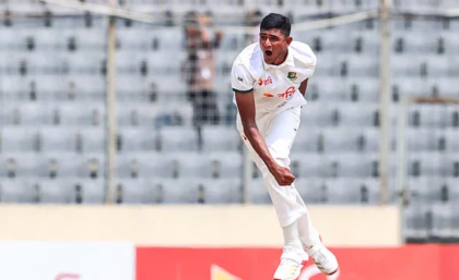 নাহিদ রানার দুর্দান্ত বোলিংয়ে জয়ের দোরগোড়ায় বাংলাদেশ

