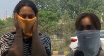 ভারতে প্রকাশ্যে দুই নারীকে শ্লীলতাহানি, দাঁড়িয়ে দেখলেন সবাই