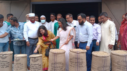সরকারিভাবে বোরো ধান-চাল সংগ্রহ কৃষকদের অনুষ্ঠানে নেই কৃষক, সমালোচনা

