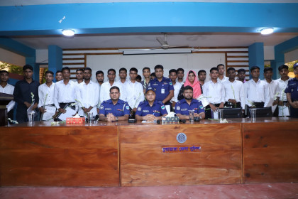 ১২০ টাকায় পুলিশে চাকুরী পেল ২১জন তরুণ-তরুণী