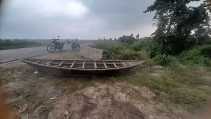 নওগাঁ-নাটোর সড়কে সংঘবদ্ধ ডাকাতি, অস্ত্রের মুখে যাত্রীদের সর্বস্ব লুট