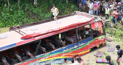 কুষ্টিয়ায় বাস-ট্রাক সংঘর্ষে নিহত ৩, আহত ২৫