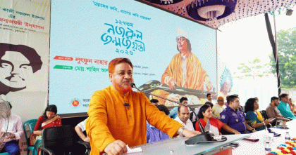 ব্যানারে নাম না থাকা সত্ত্বেও চুয়াডাঙ্গার নজরুল মেলার মঞ্চে উপস্থিত এমপি 