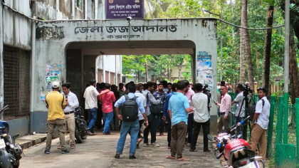 কক্সবাজার আদালত প্রাঙ্গণে গোলাগুলি, আহত ১