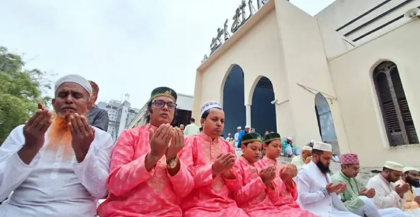 বায়তুল মোকাররমে ঈদের প্রথম জামাত অনুষ্ঠিত