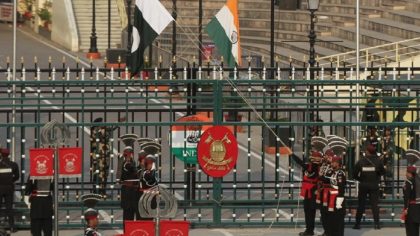 পাকিস্তান সীমান্তের বাড়িঘর গুঁড়িয়ে দিচ্ছে ভারত