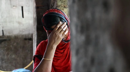 পশ্চিমবঙ্গ সীমান্তে শত শত মানুষের ঢল, বাংলাদেশে ঢোকার আপ্রাণ চেষ্টা