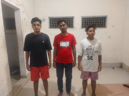 শেরপুরে মাদকের আস্তানায় পুলিশের অভিযান: ৩ যুবক আটক