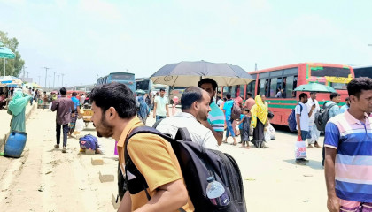 ঈদ শেষে ঢাকামুখী মানুষের ঢল, বাস সংকটে বাড়তি ভাড়া আদায়ের অভিযোগ