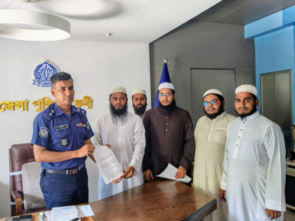 ফেনীতে হিজবুত তাওহীদের কার্যক্রমের বিরুদ্ধে ব্যবস্থা চেয়ে ডিসি-এসপিকে স্মারকলিপি