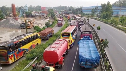 যমুনা সেতু মহাসড়কে ১৮ কিলোমিটার যানজট, দুর্ভোগে যাত্রীরা