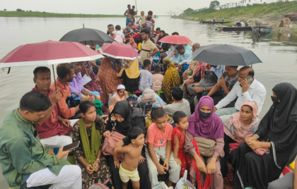 যানজট এড়াতে নৌপথে ঢাকামুখী যাত্রীদের ভিড়