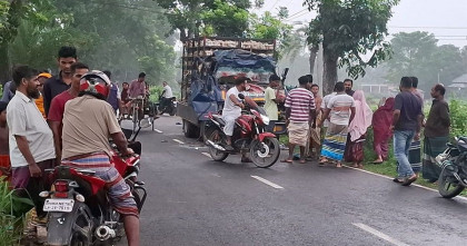 টাঙ্গাইলে দাঁড়িয়ে থাকা ট্রাকের পেছনে আরেক ট্রাকের ধাক্কা; নিহত চার  