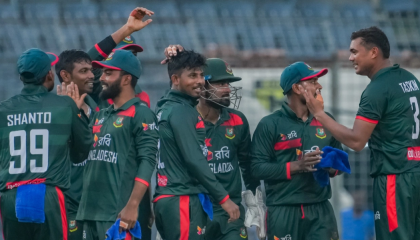 অস্ট্রেলিয়াকে গুঁড়িয়ে সিরিজ শুরু বাংলাদেশের