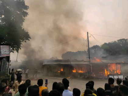কামারখন্দে অগ্নিকাণ্ডে ৭ দোকান পুড়ে ছাই, ক্ষতির পরিমাণ প্রায় ৪০ লাখ টাকা